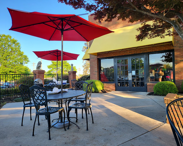 exterior Fuddruckers